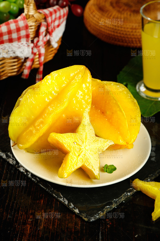 一盘新鲜杨桃