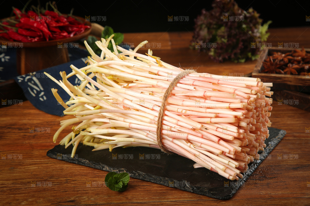 一捆折耳根嫩芽