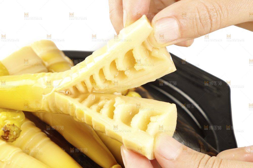 一盘泡椒手剥笋