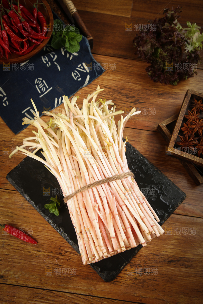 一捆折耳根嫩芽