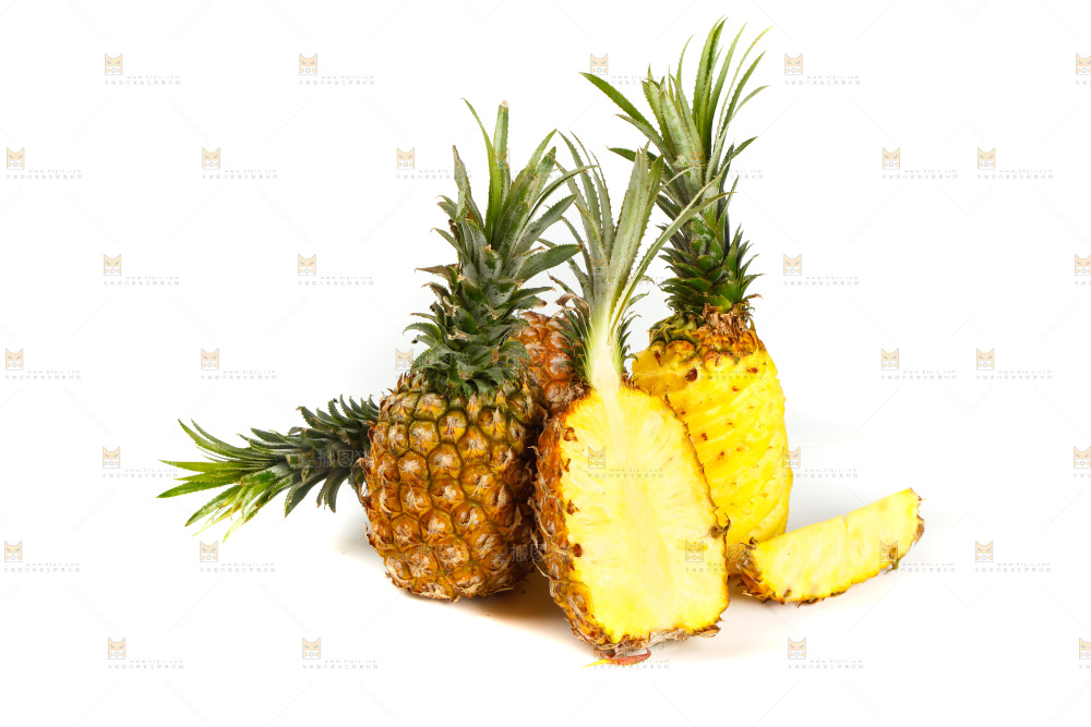 白底上放着菠萝