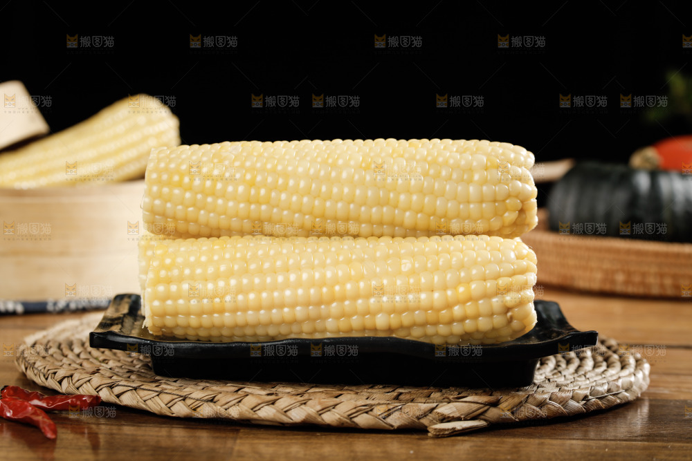 一盘白糯玉米