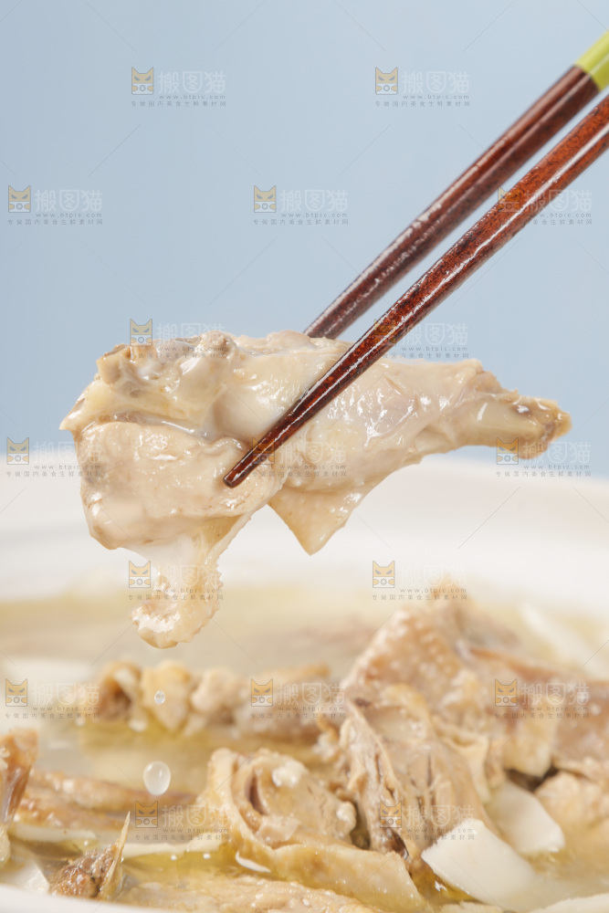 筷子上夹着椰子鸡