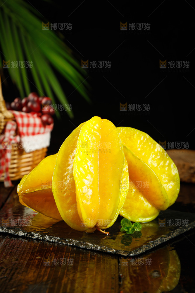 一堆新鲜杨桃