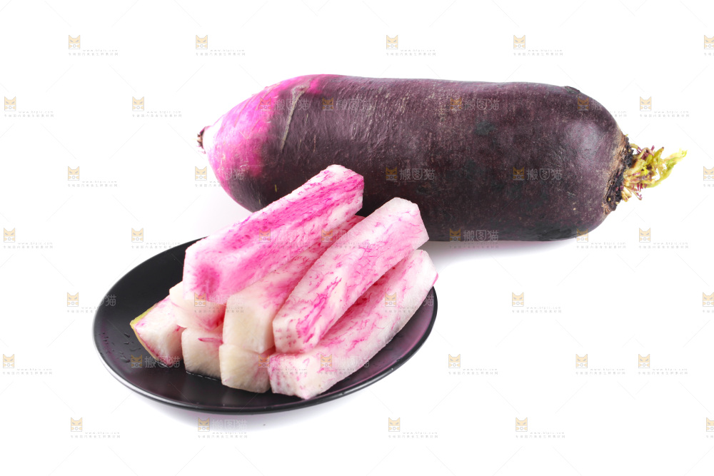 白底上的冰糖心萝卜