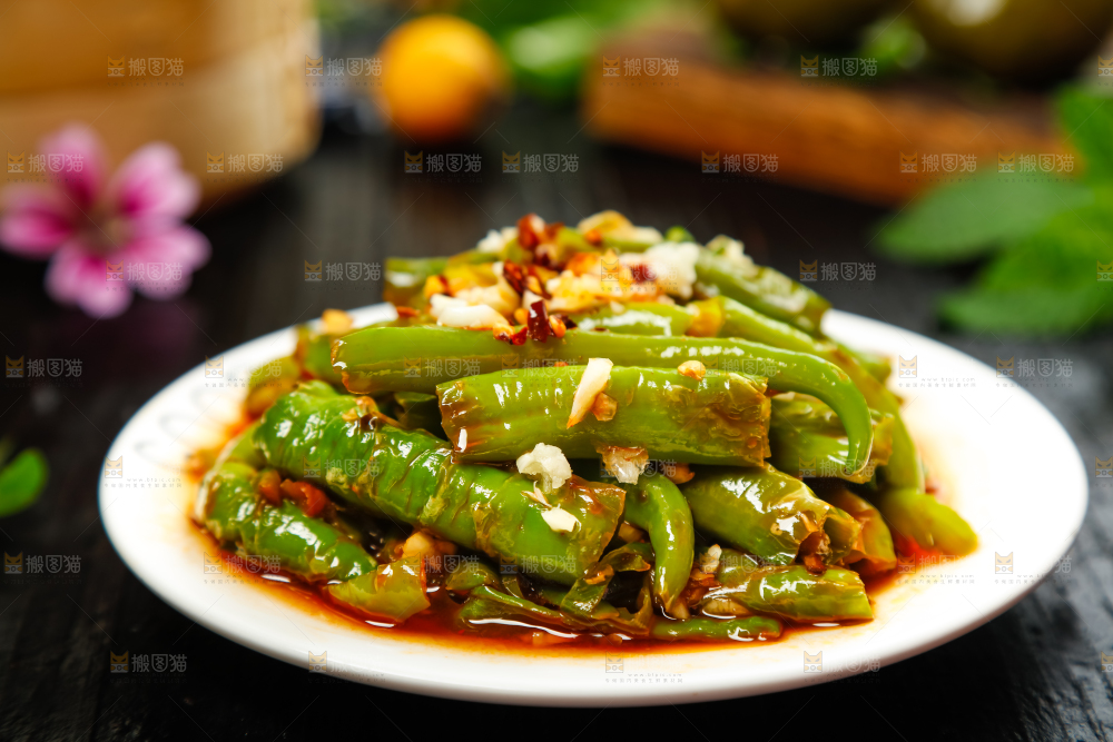 盘子装着虎皮青椒
