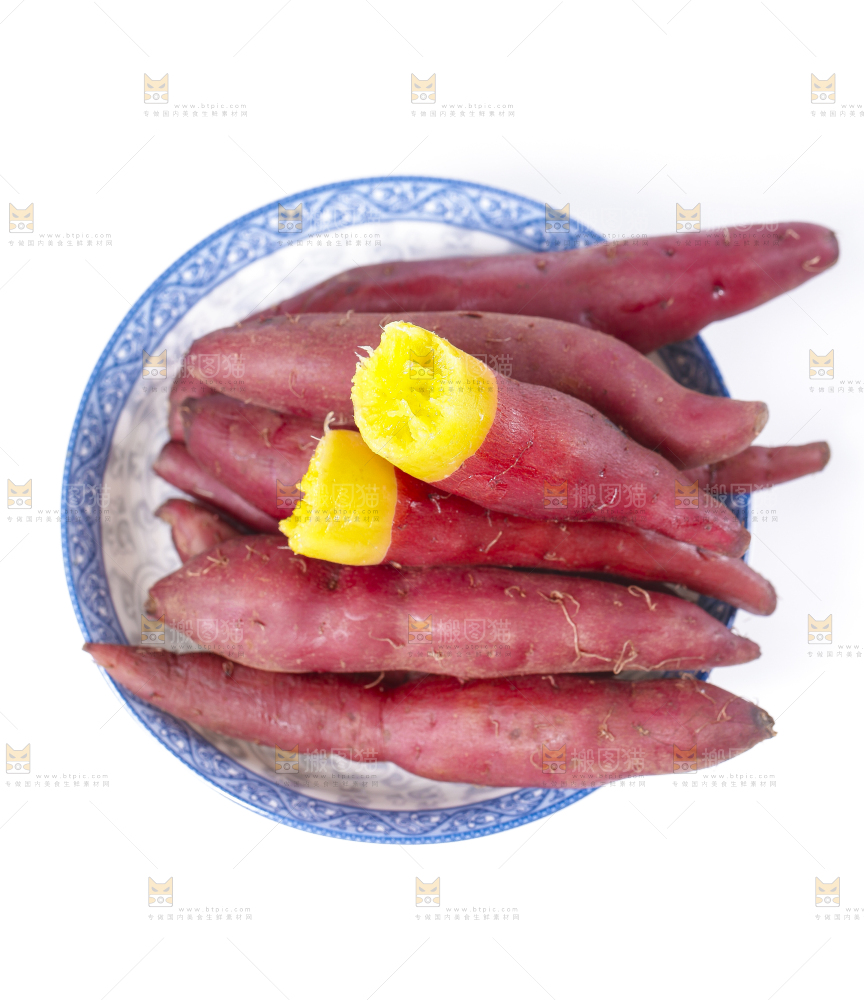 盘子装着板栗红薯