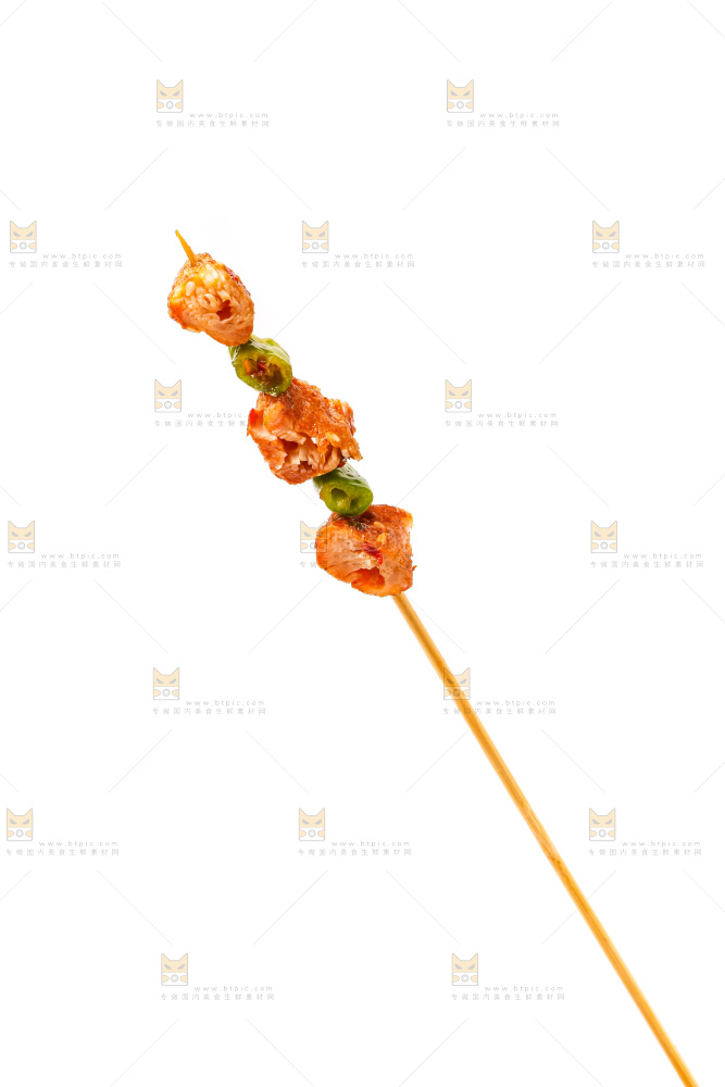 白底上的肉串