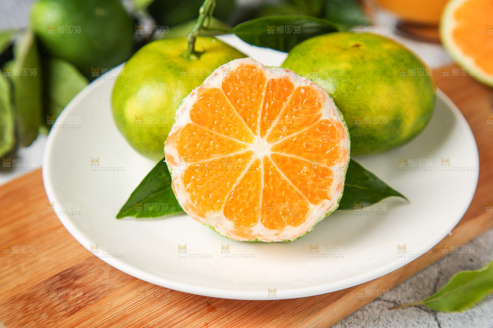 盘子里的新鲜蜜橘