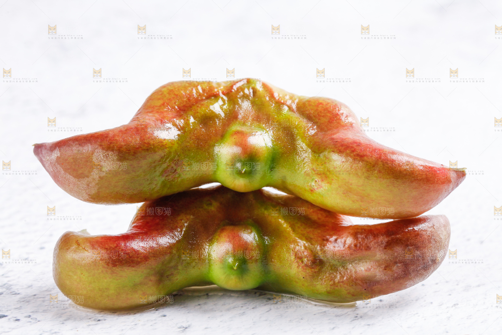 白底上的菱角