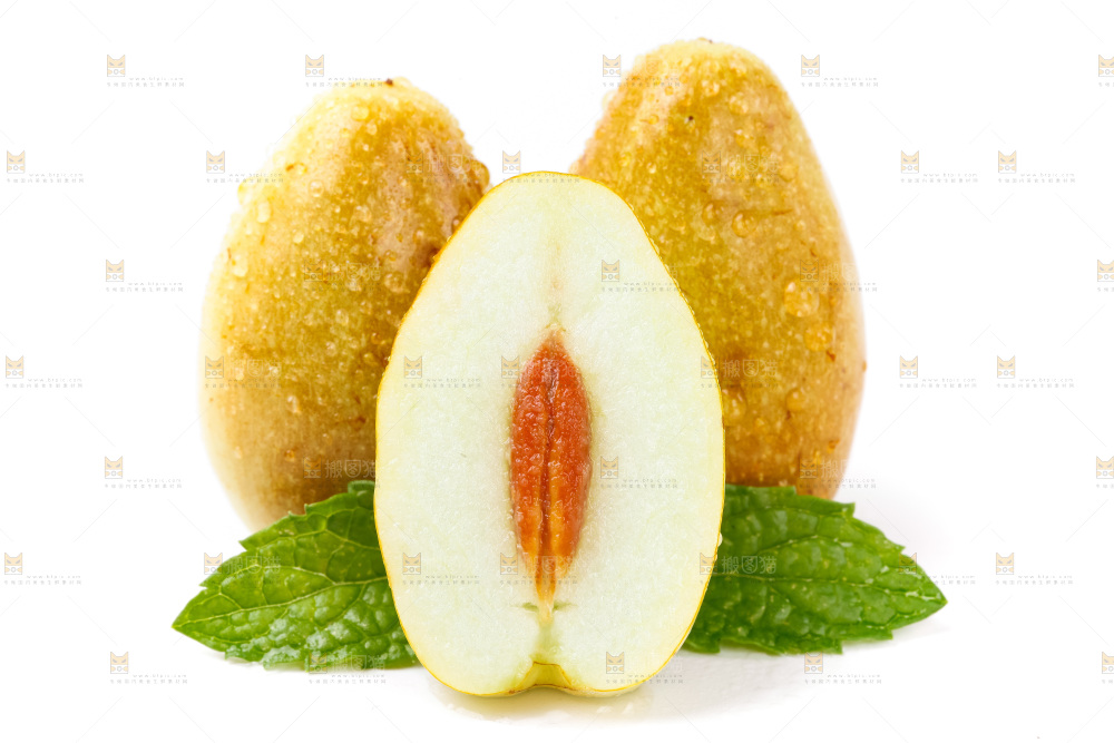 白底上摆放着鲜枣