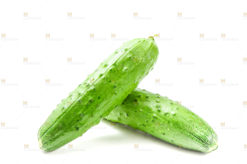 白底上放着旱黄瓜