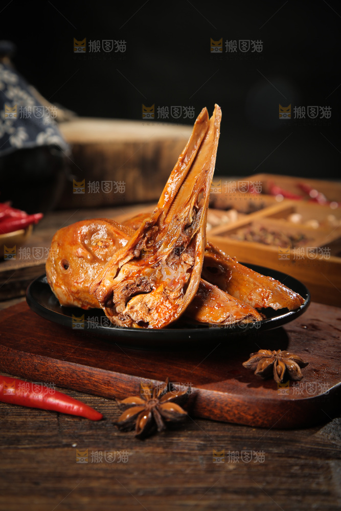 一盘卤鸭头
