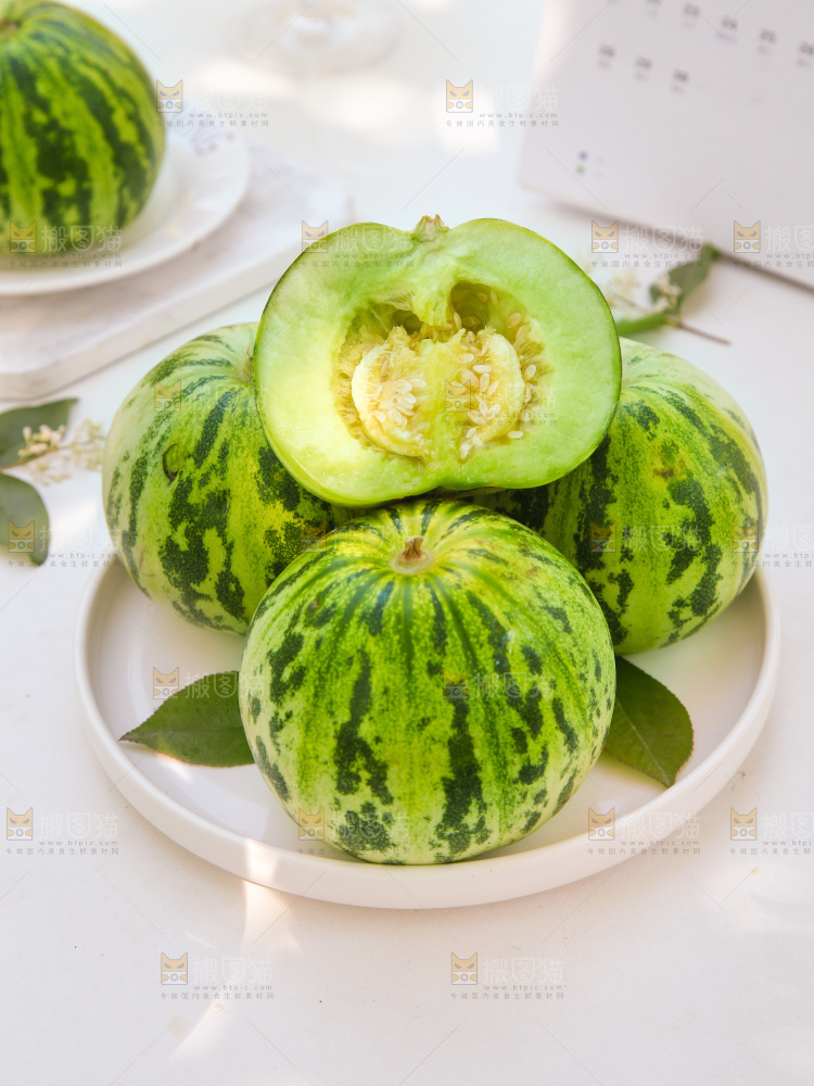 一盘花蕾甜瓜