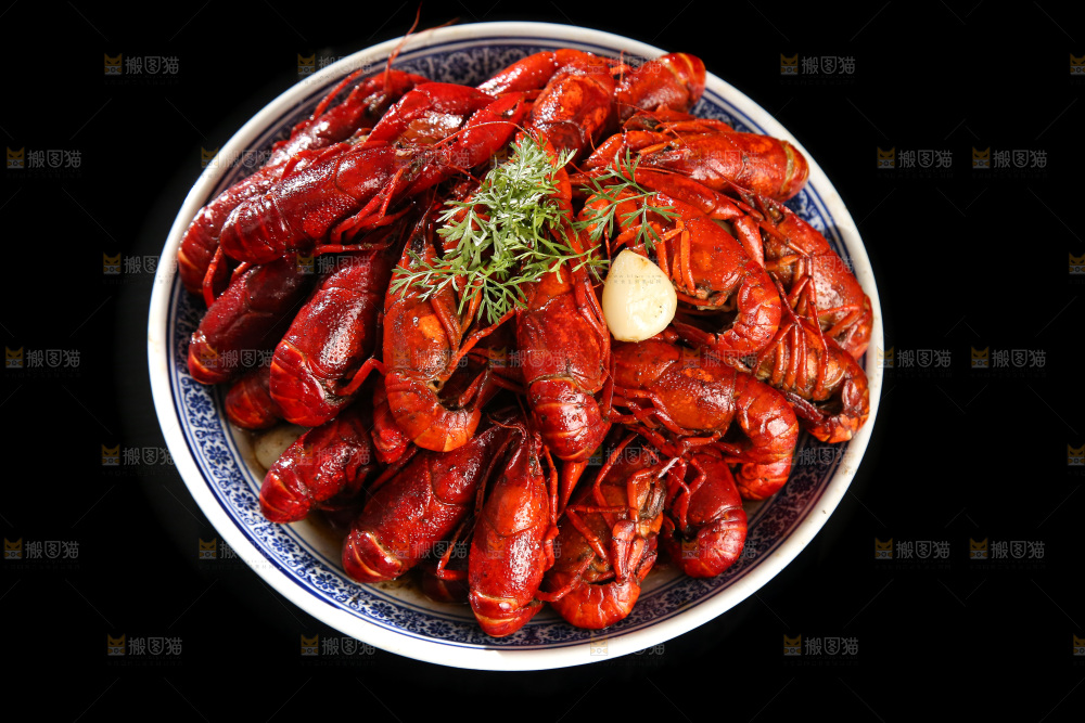 一盘红烧小龙虾