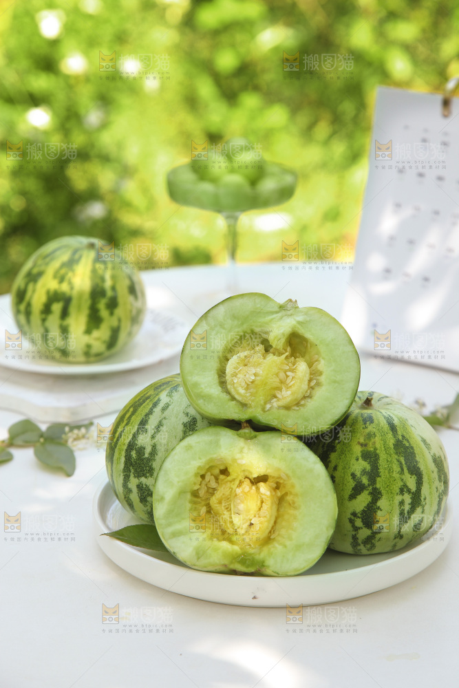 一盘花蕾甜瓜