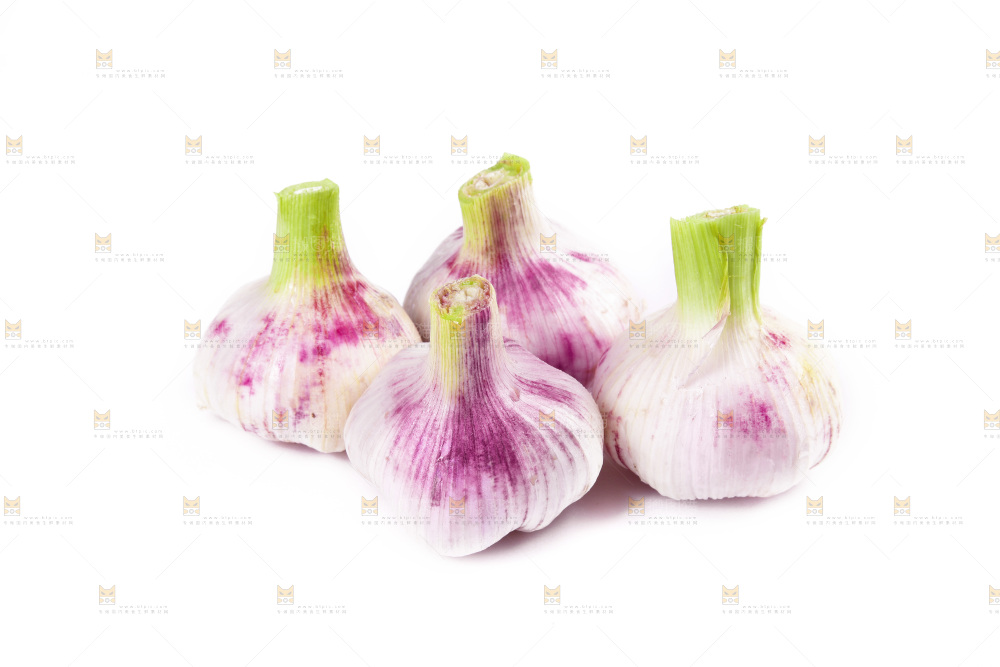 白底上的紫皮大蒜