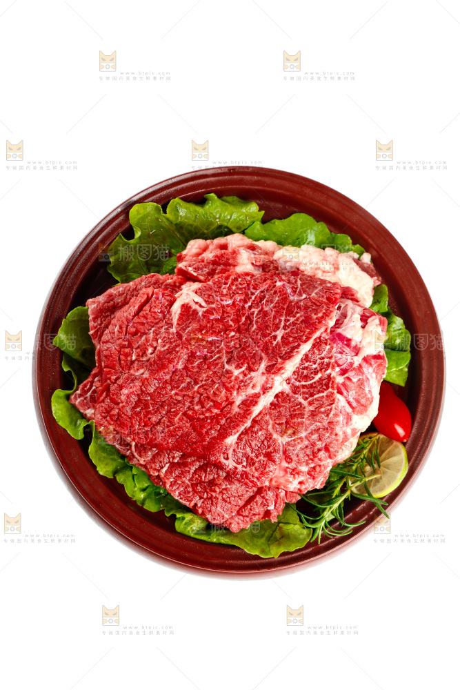白底上放着一盘牛腩肉