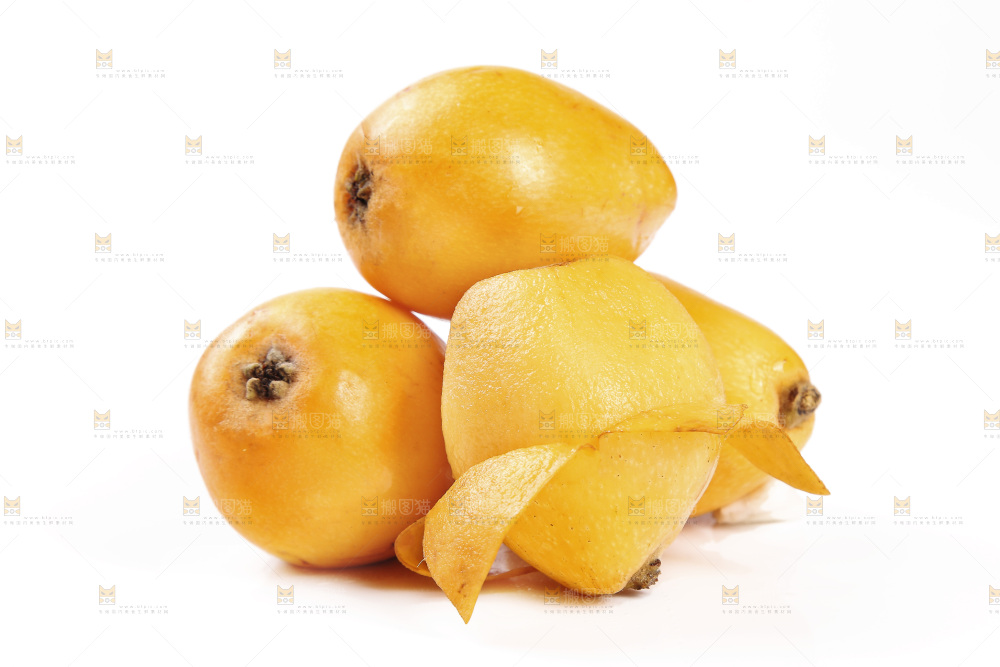 一堆新鲜大枇杷