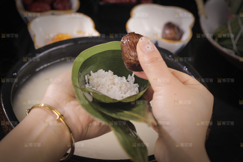 包蜜枣粽子