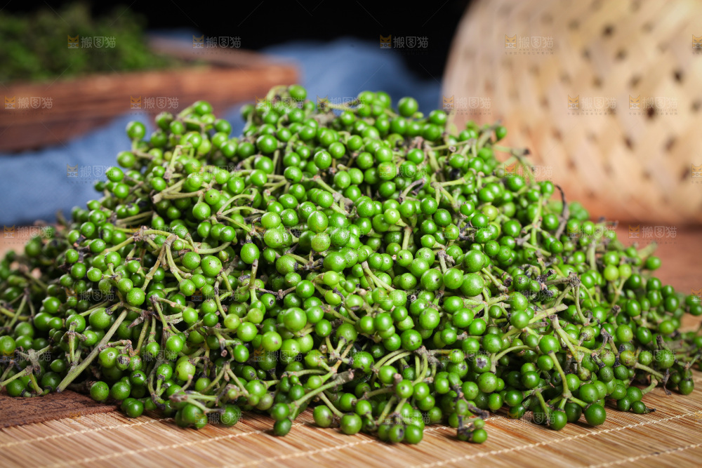 一堆新鲜山胡椒