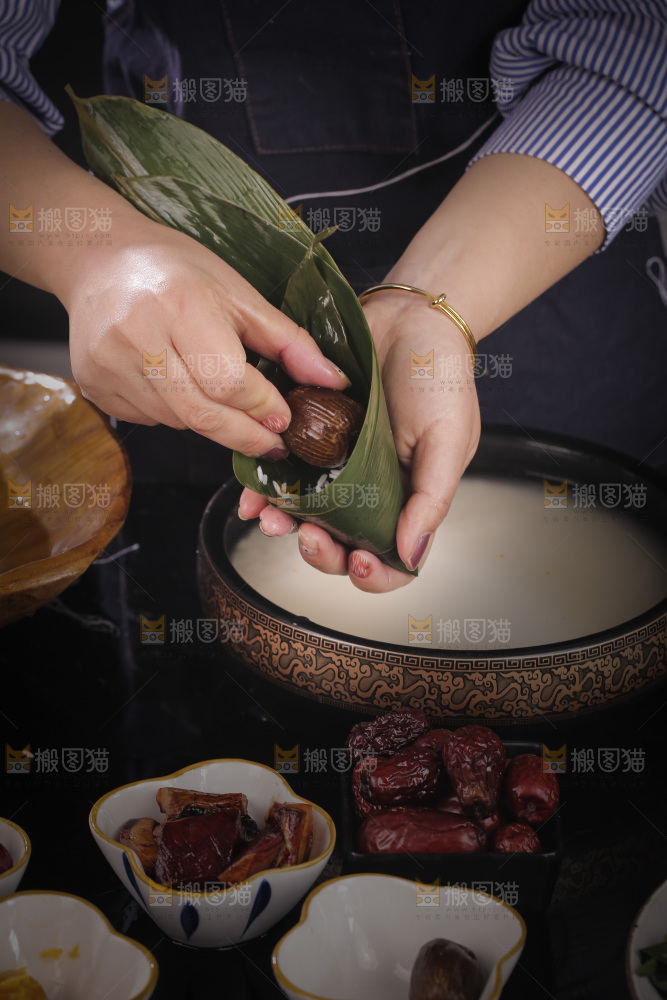 包蜜枣粽子