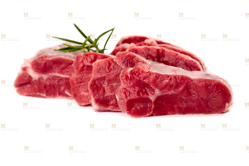 白底上放着新鲜牛腱子肉
