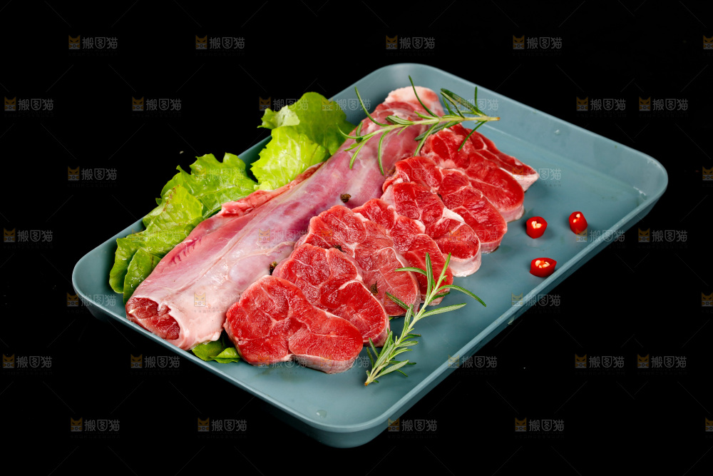一盘新鲜牛腱子肉
