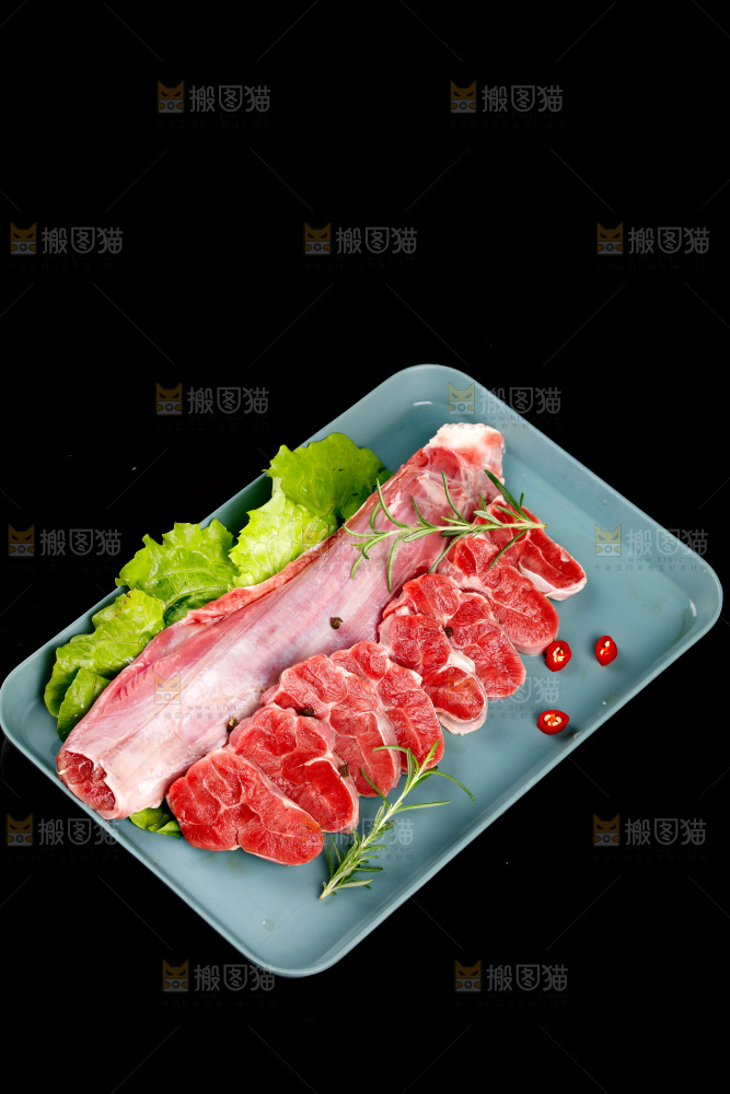 一盘新鲜牛腱子肉