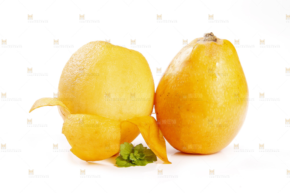 白底上的米易枇杷