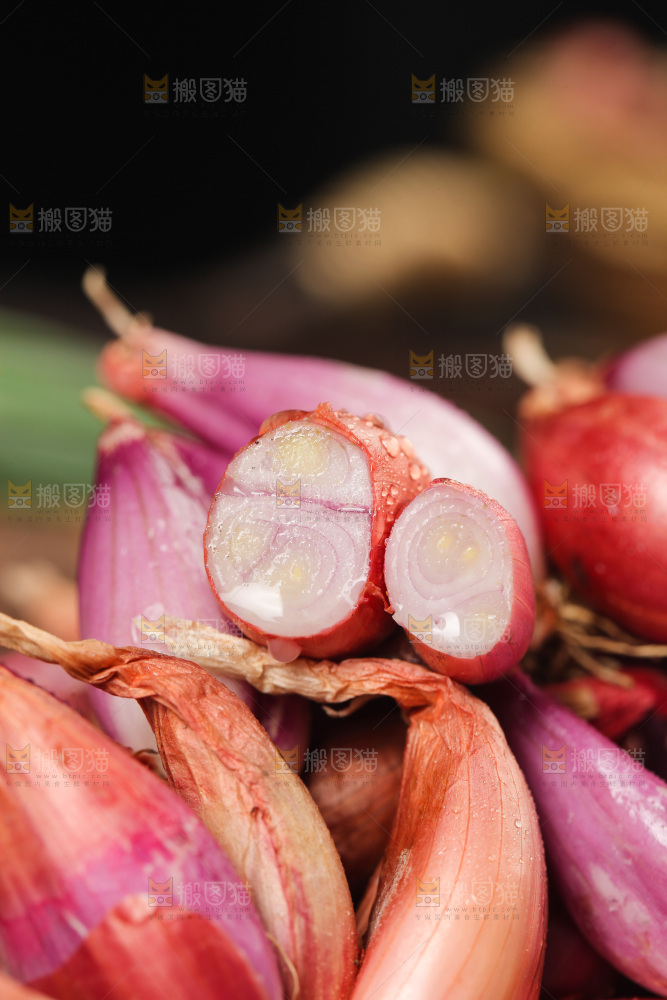 一堆红葱头