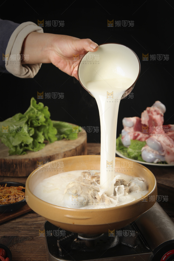 一锅白汤大骨头