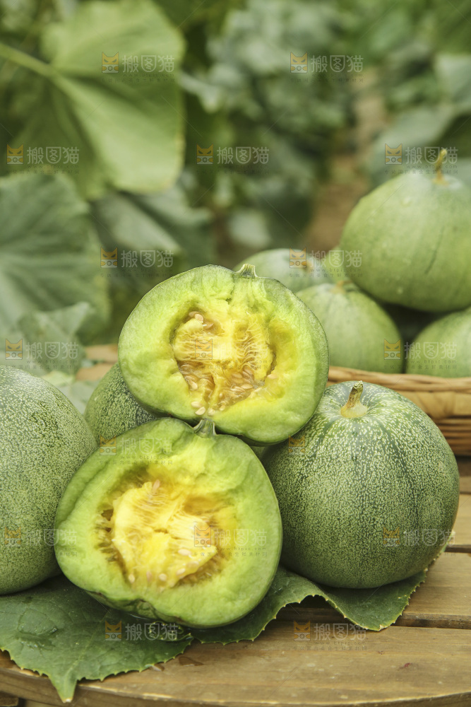 一堆绿宝石甜瓜