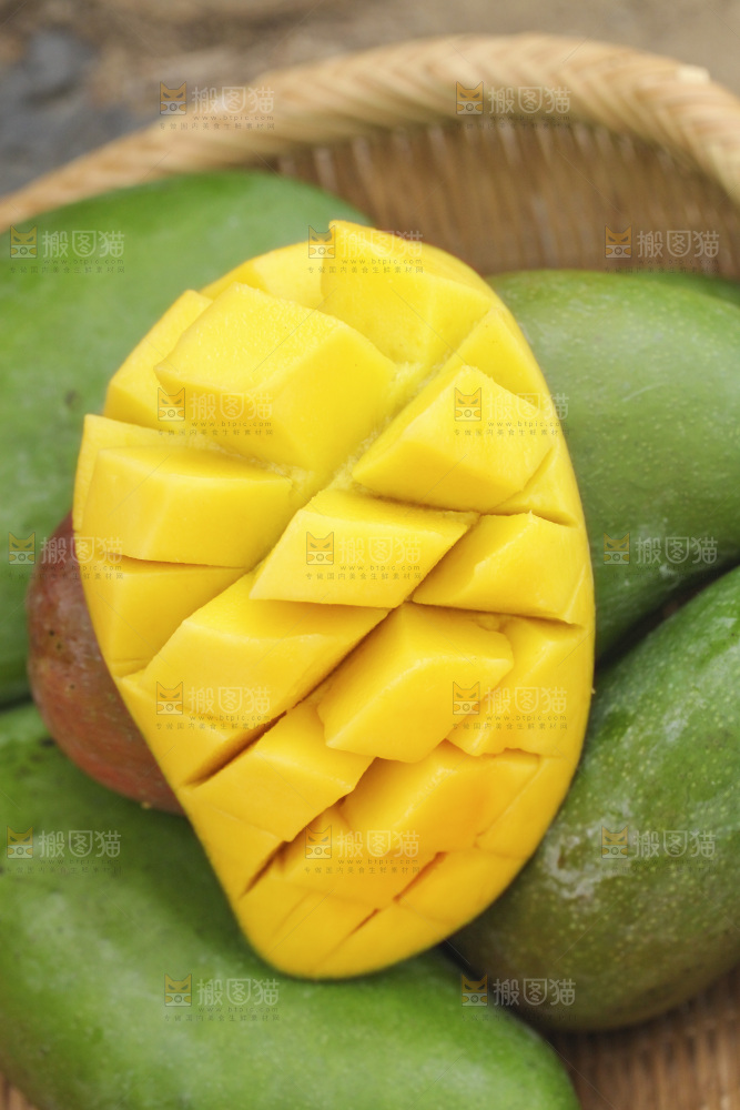 一篮金煌水仙芒