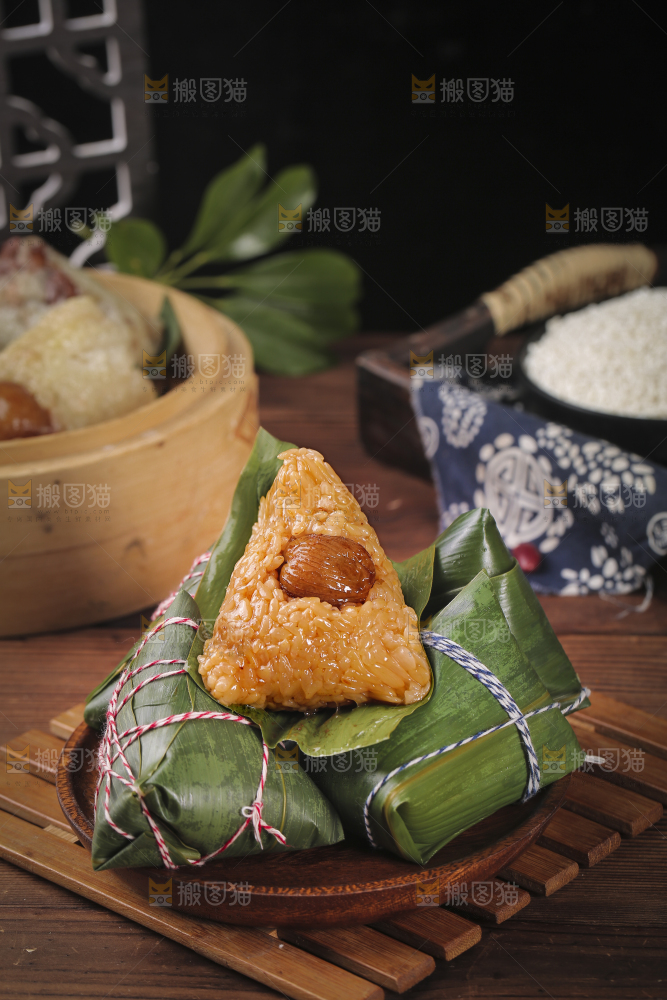 一盘蜜枣粽子