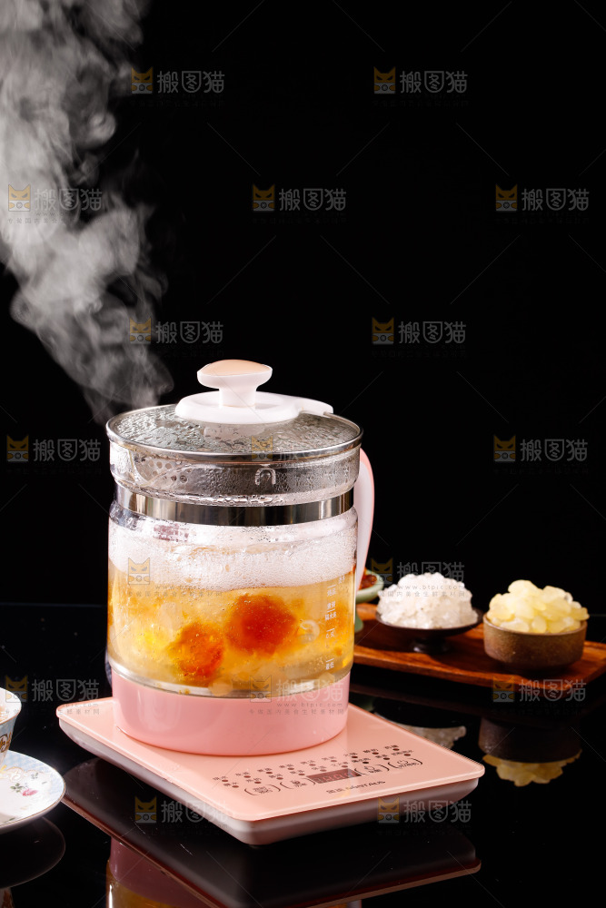 壶里煮桃胶雪燕皂角米羹