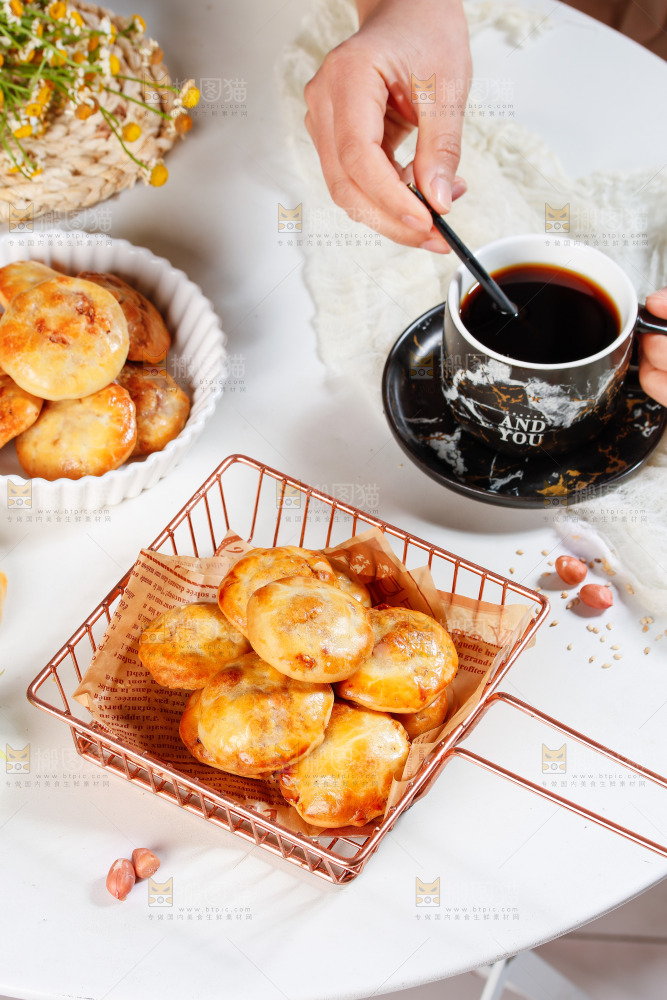 一篮鸡仔饼干