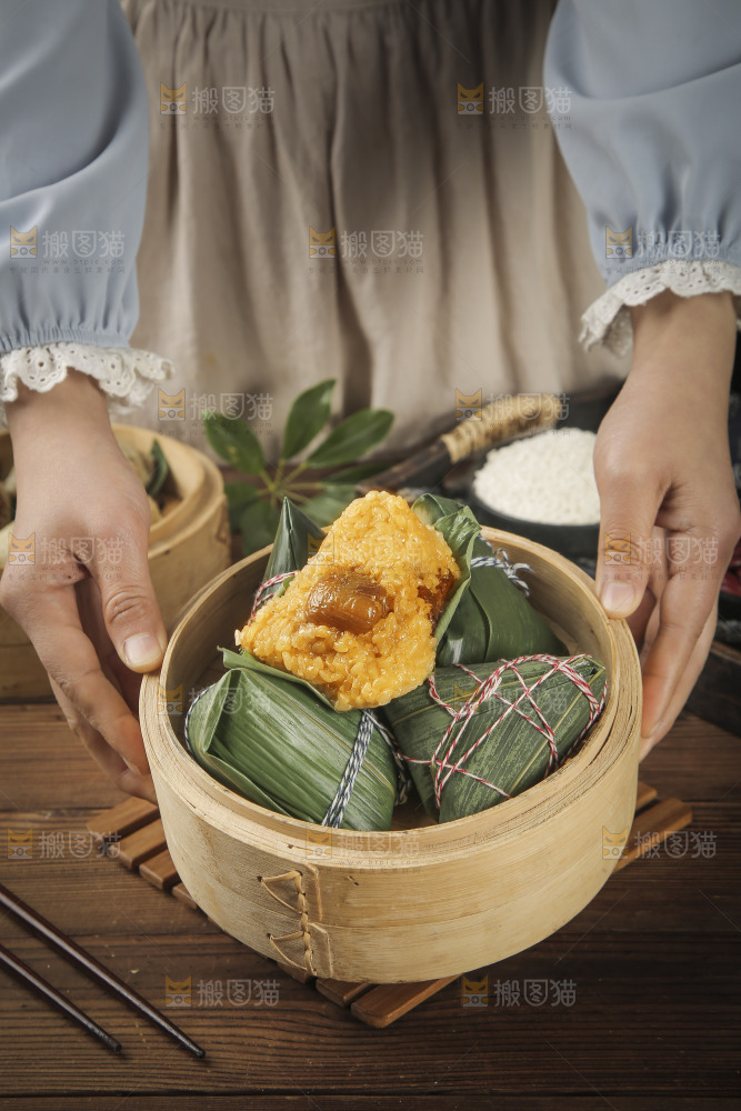 蒸笼里的蜜枣粽