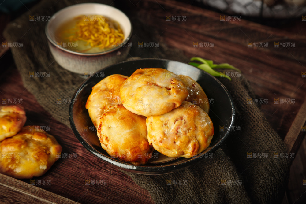 一盘鸡仔饼