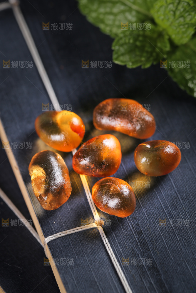 深底上的桃树胶