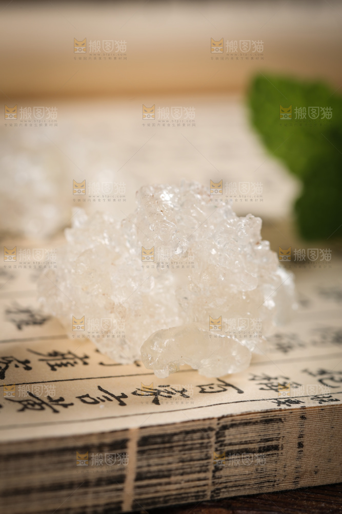 书上放着雪燕