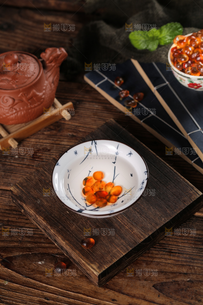 碗里泡着桃树胶