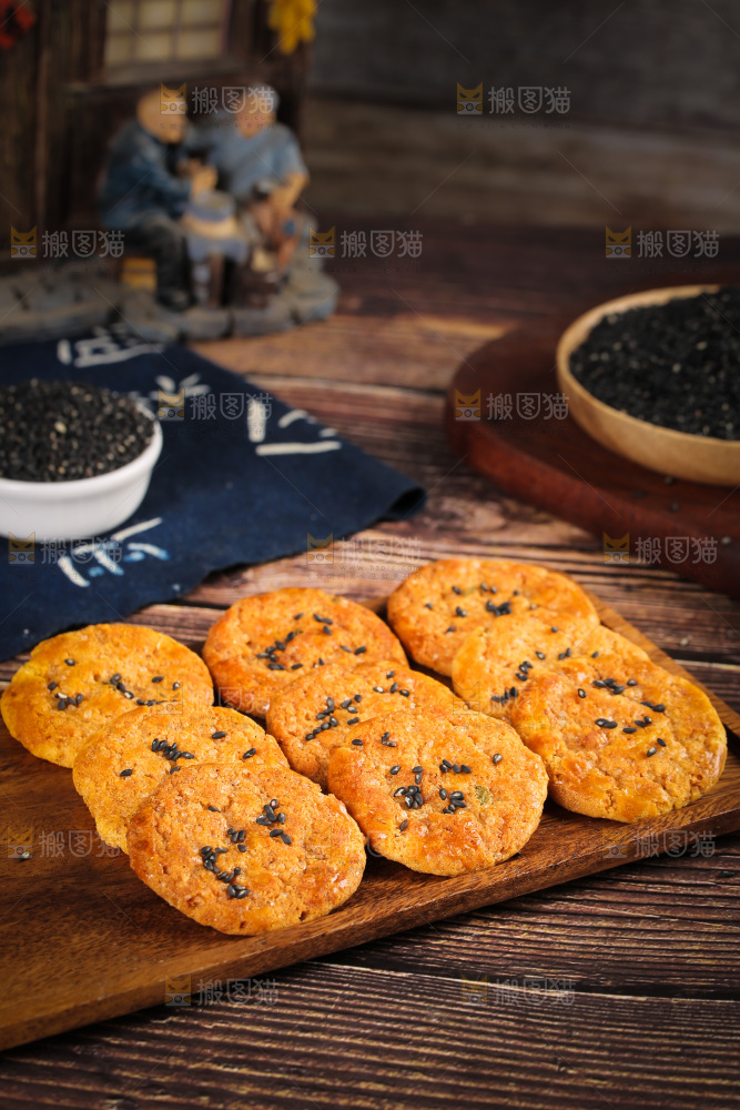 木底上放着鸡仔饼