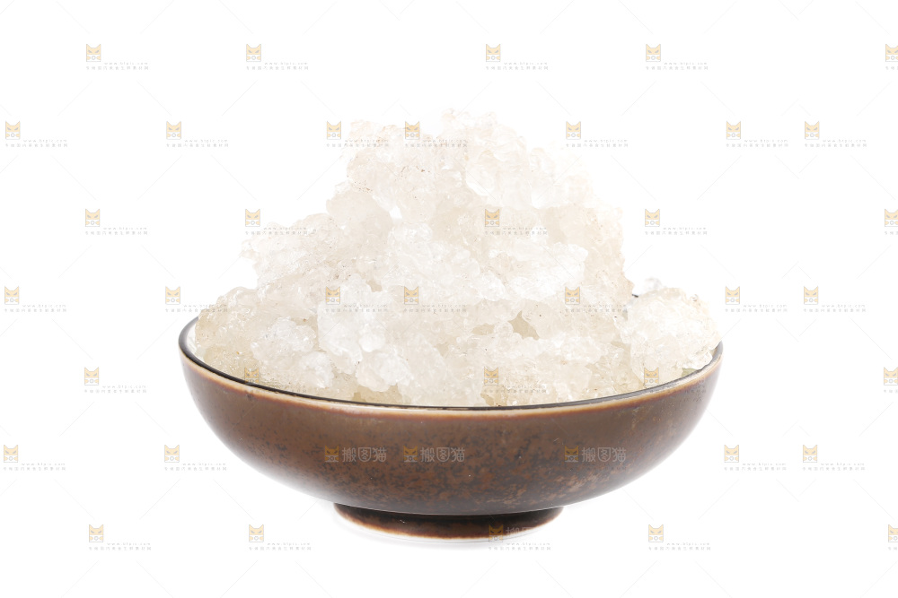 白底上放着一碗雪燕