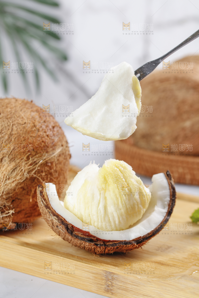 叉上叉着椰宝果肉
