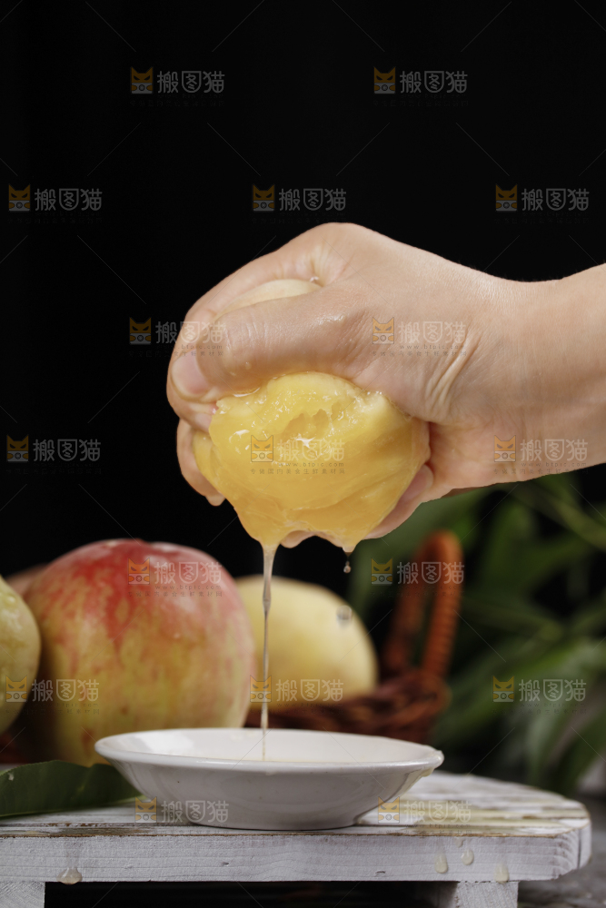 手里爆汁的阳山水蜜桃