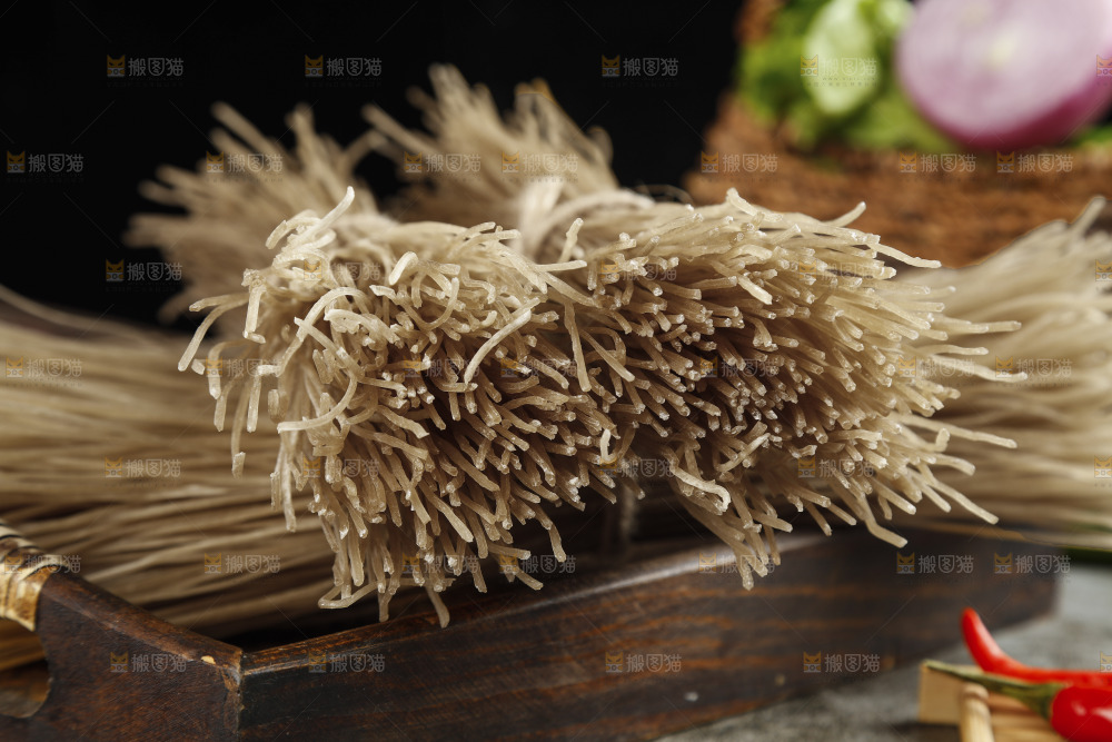 一堆红薯粉条