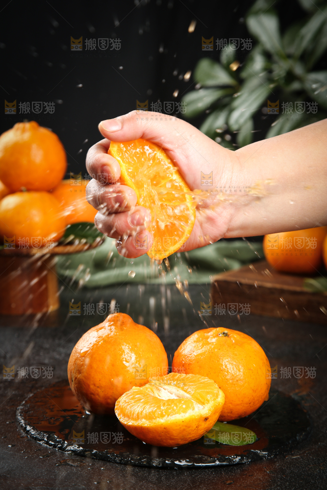 手里爆汁的椪柑