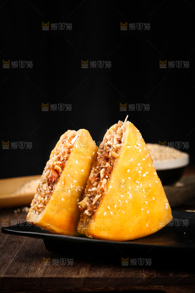盘子里装着拖罗饼