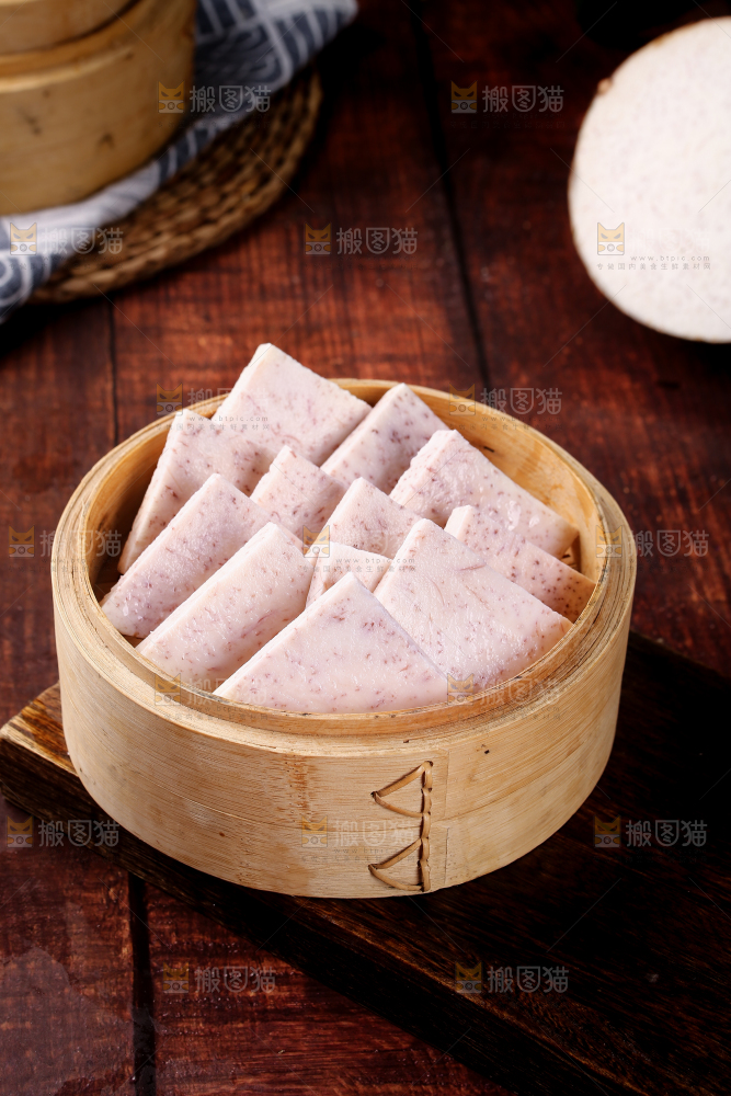 蒸笼里装着荔浦芋头切块